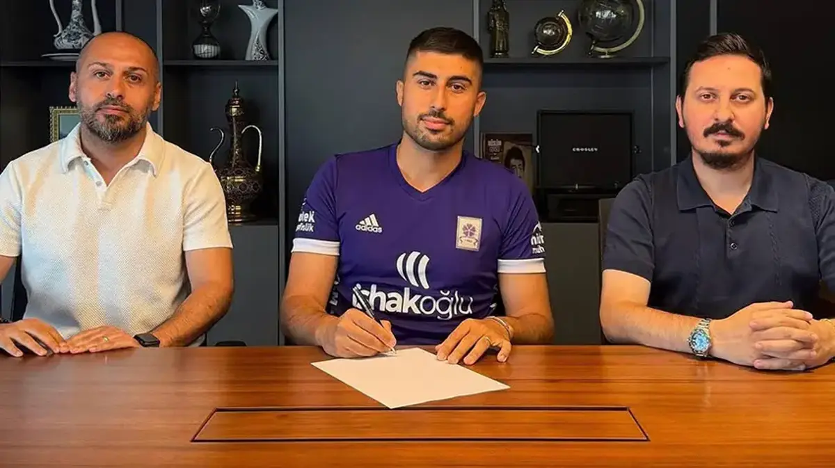 Menemen FK'dan ayrılıp rakip takıma imza attı