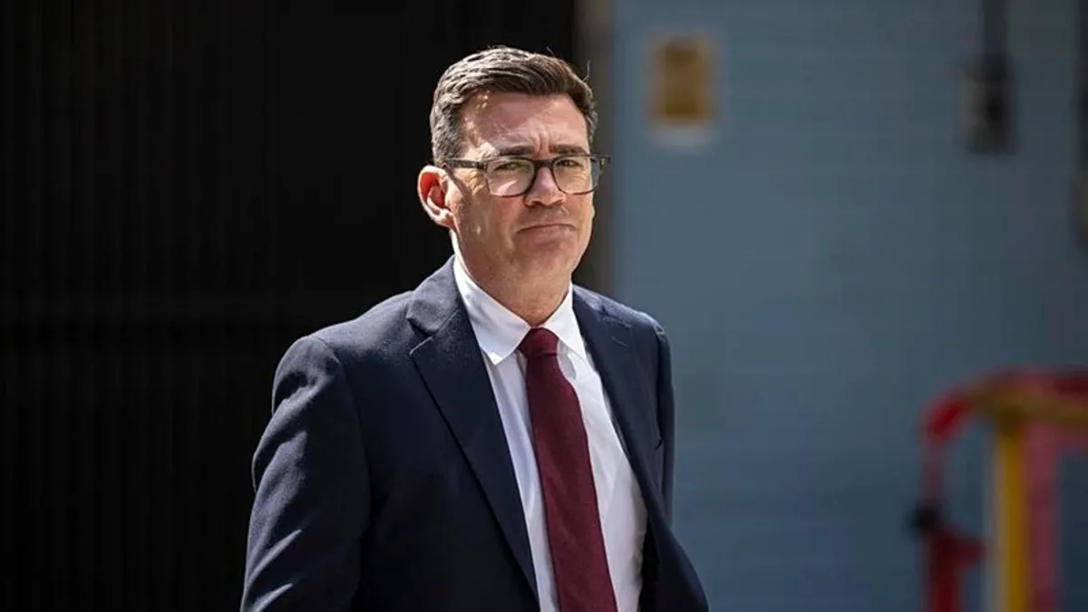 İngiltere'nin yeni Başbakanı Andy Burnham oldu