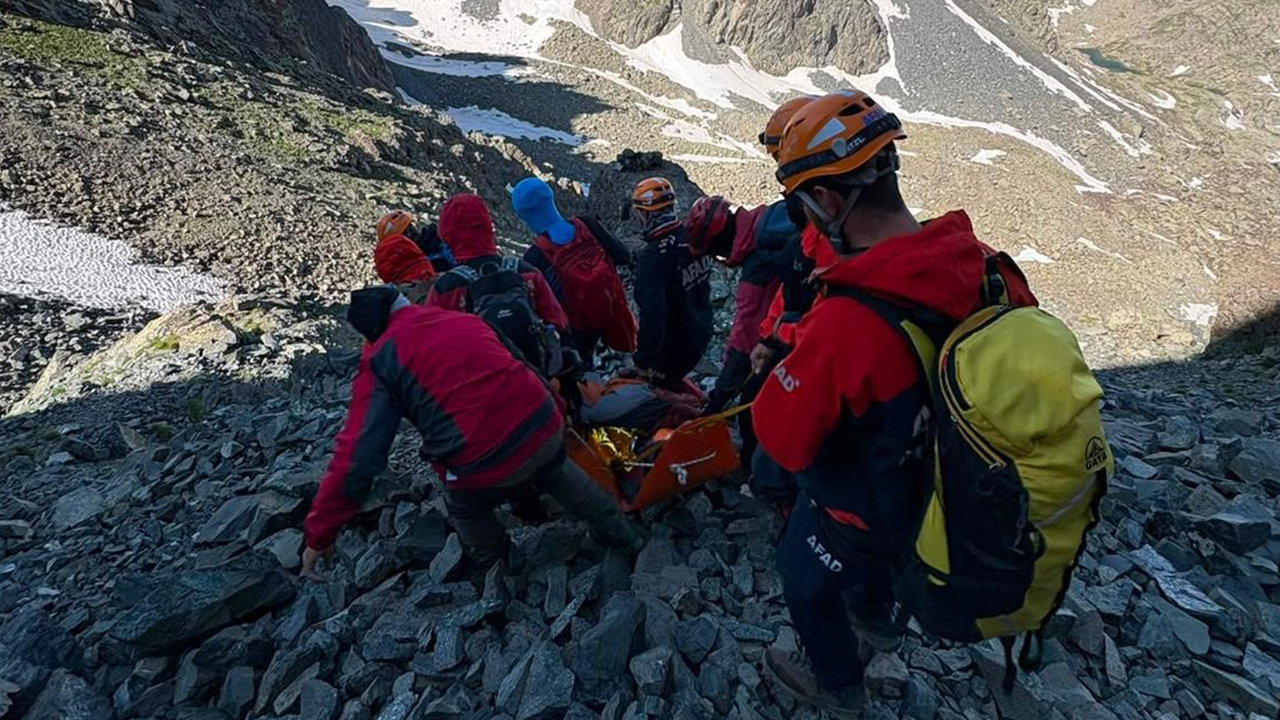 Kaçkar Dağları'na tırmanışta yaralanan dağcı kurtarıldı