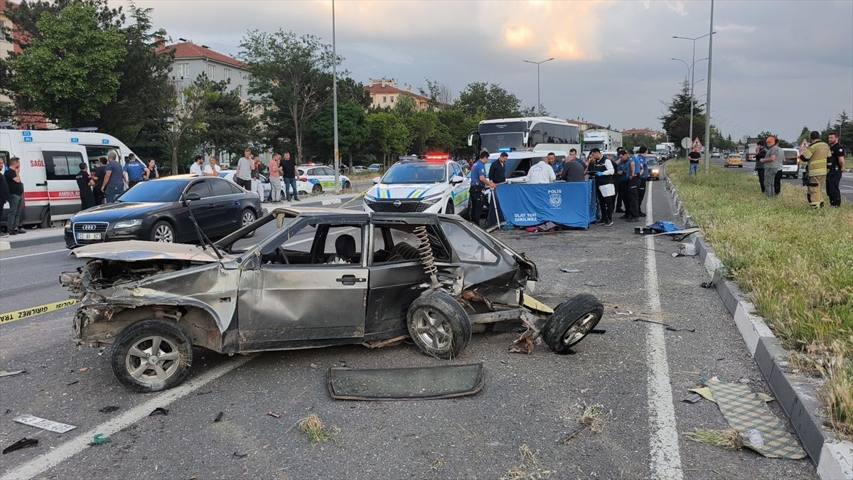 Kütahya'da trafik kazasında 1 kişi öldü, 2 kişi yaralandı