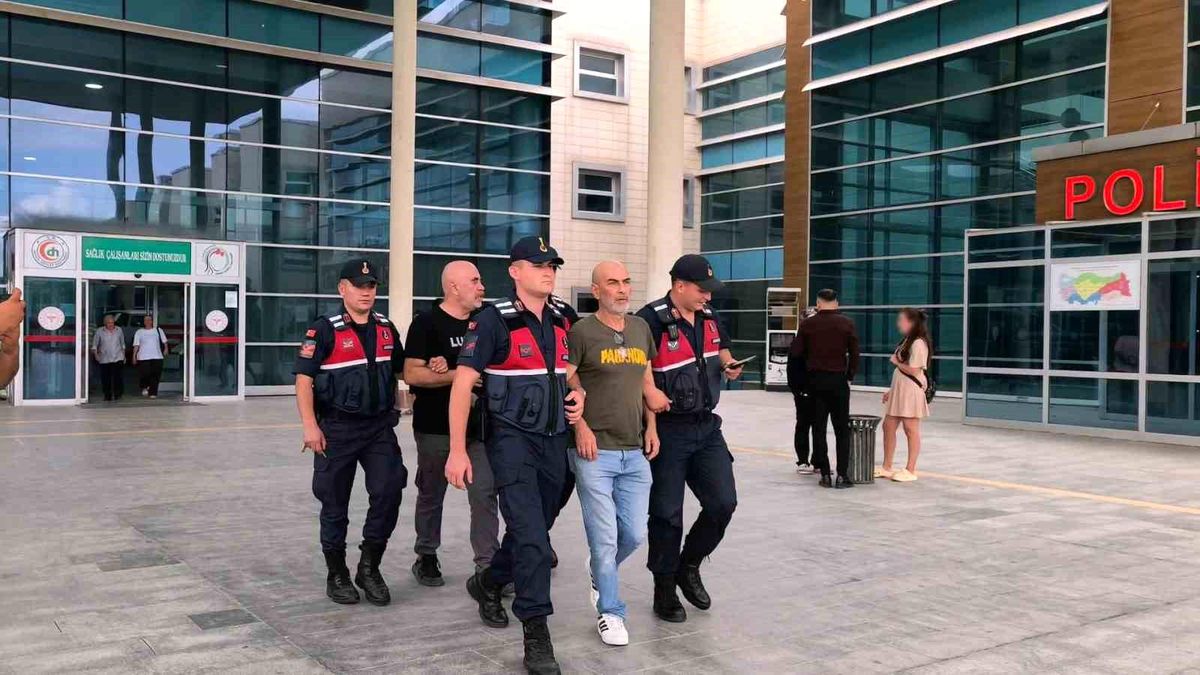 Ünlü yönetmen Ezel Akay ve kardeşi adliyeye sevk edildi