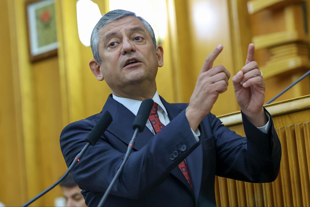 Özgür Özel: Partimizi geri almak için mücadele ediyoruz