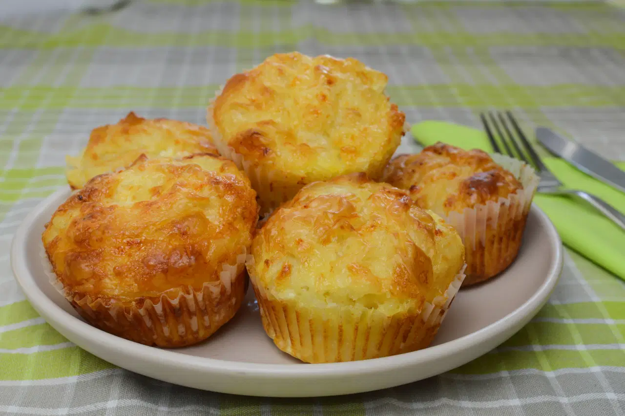 Çay saatlerinin vazgeçilmez tuzlu lezzeti: Peynirli muffin tarifi