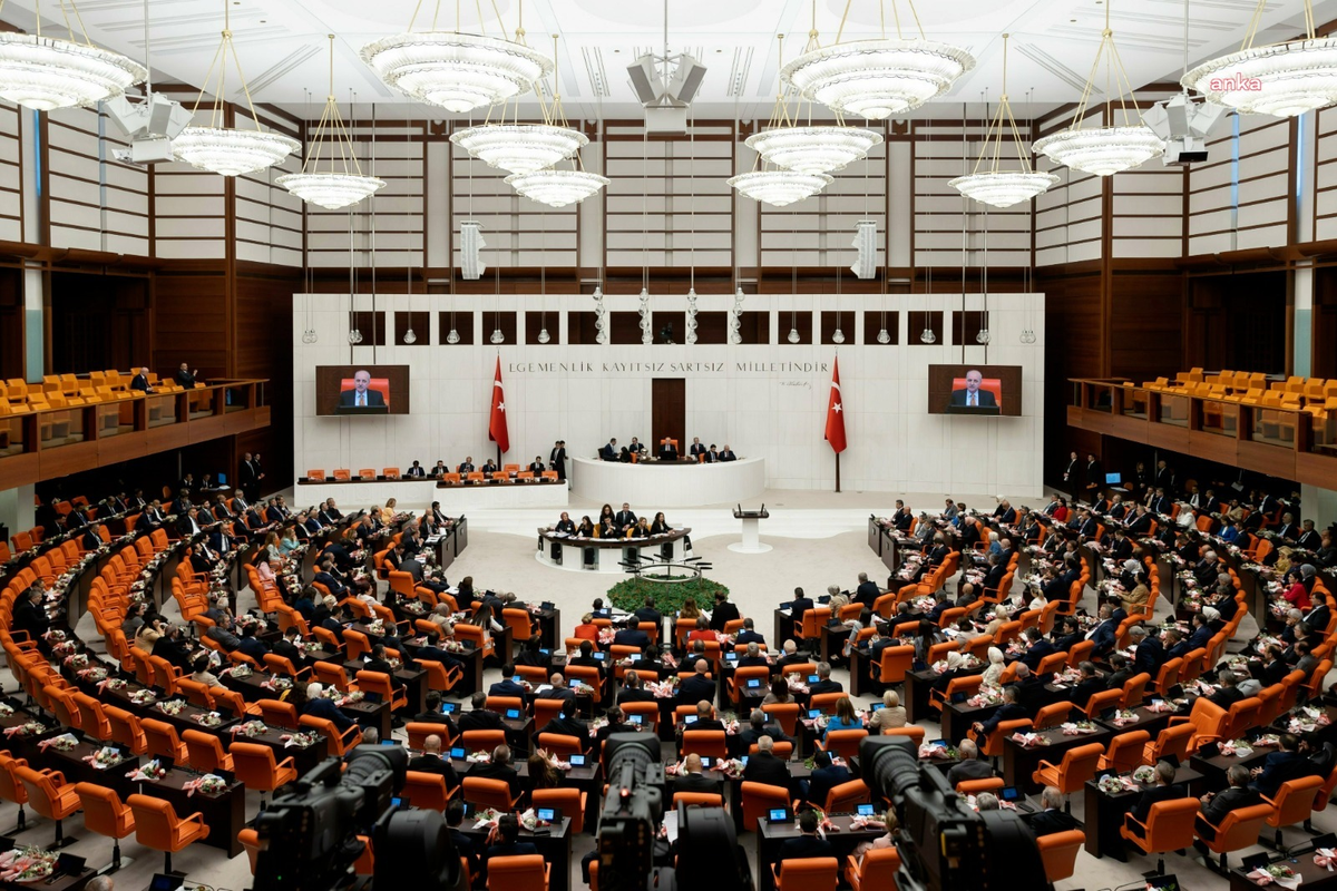 TBMM Genel Kurulu... AK Parti, şehit ve gazi haklarında iyileştirme öngören yeni kanun teklifinin imzaya açıldığını duyu..