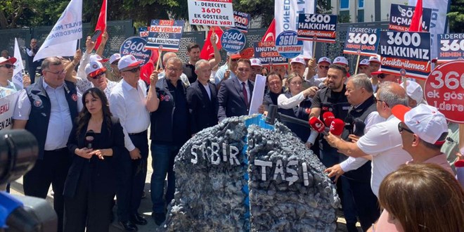 Memurlar taleplerini 'sabır taşı' ile dile getirdi