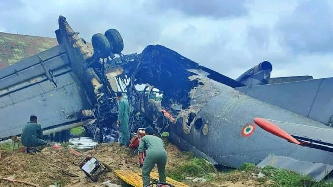 Hindistan'da askeri uçak faciası! Birçok asker öldü