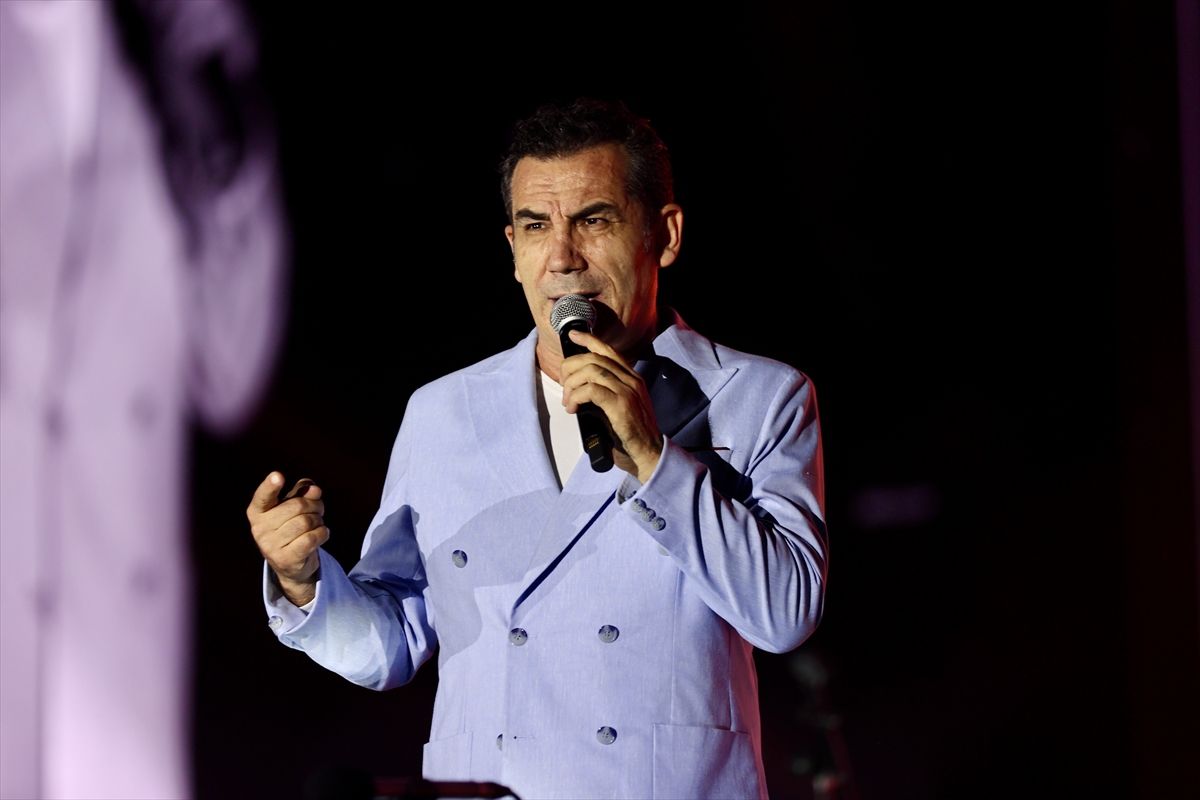 "Trabzon Kültür Yolu Festivali", Ferhat Göçer konseriyle devam etti