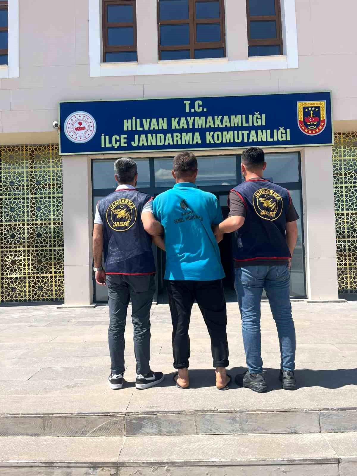Kılık değiştirerek saklanan cinayet zanlısı yakalandı