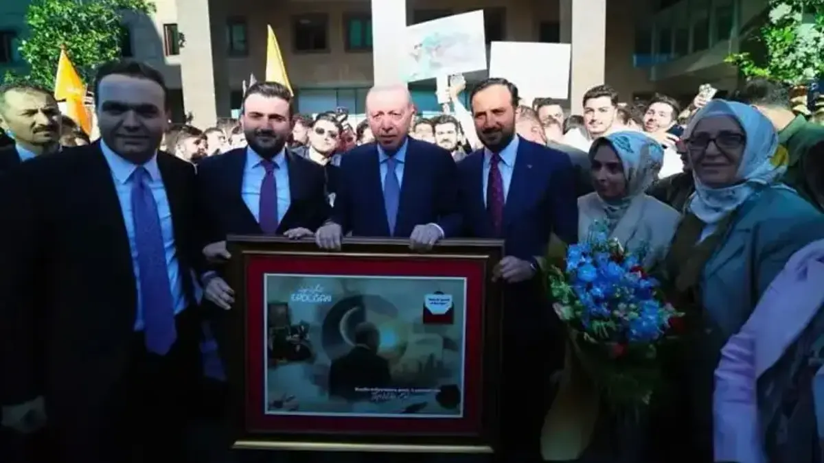 Cumhurbaşkanı Erdoğan'a gençlerden Babalar Günü sürprizi