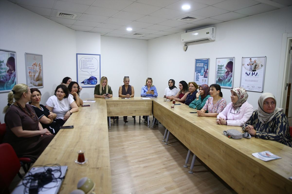 Adana'da kadın muhtarlara "Her Gebeye Bir Ebe" uygulaması anlatıldı