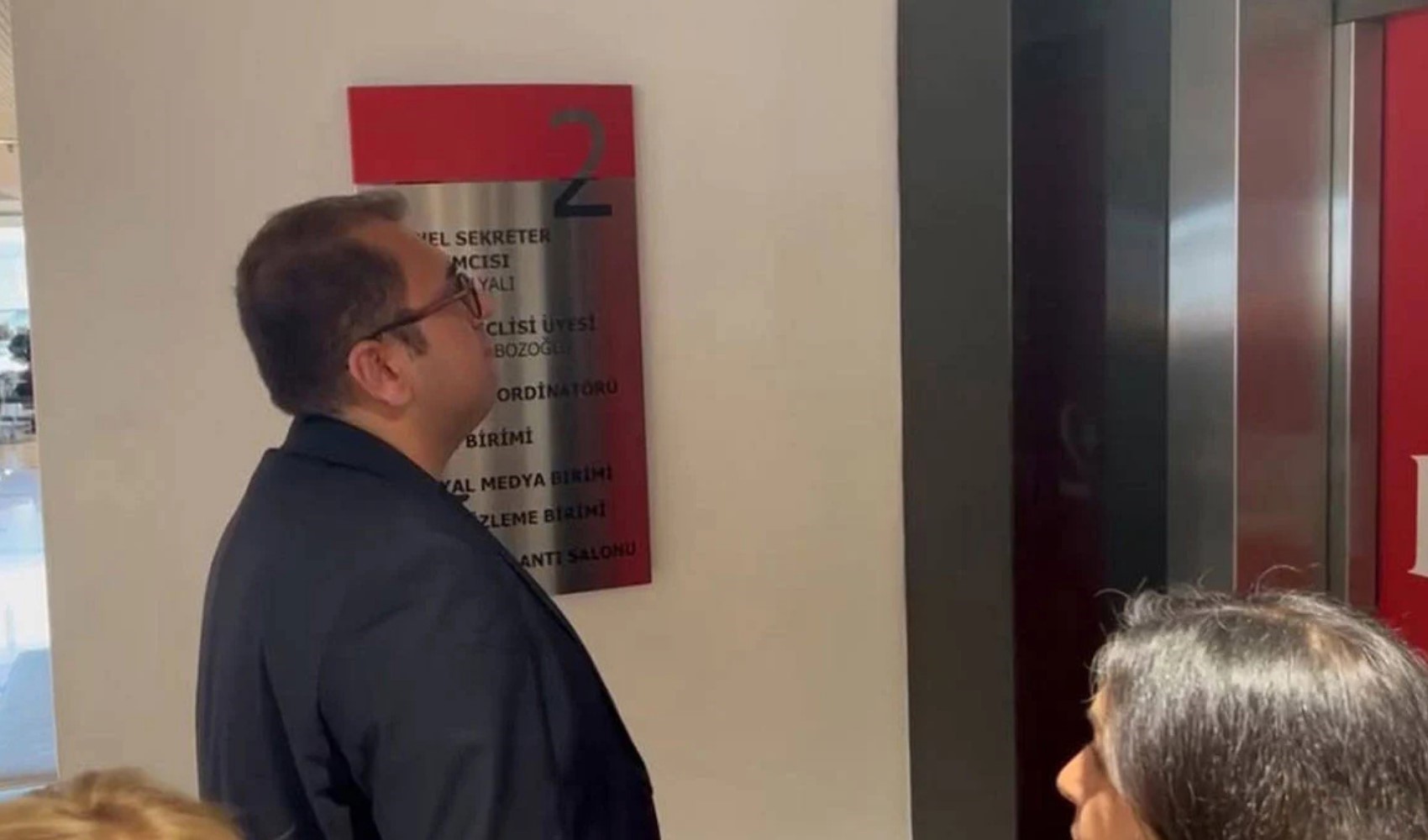 CHP Genel Merkezi'nde basın krizi: Gazetecilere 'sarı zarf' suçlaması
