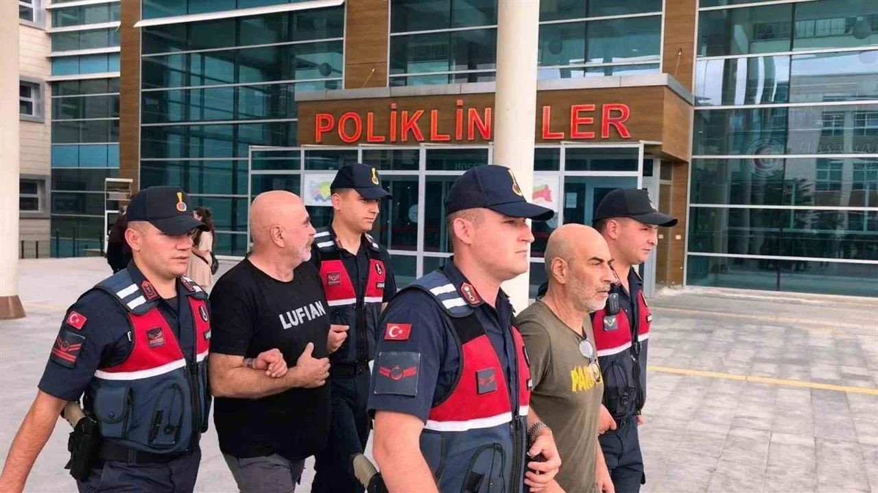 Yönetmen Ezel Akay’a adli kontrol, kardeşi tutuklandı