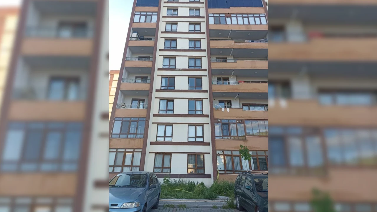 Kahreden olay! 2 yaşındaki çocuk metrelerce yüksekten düştü