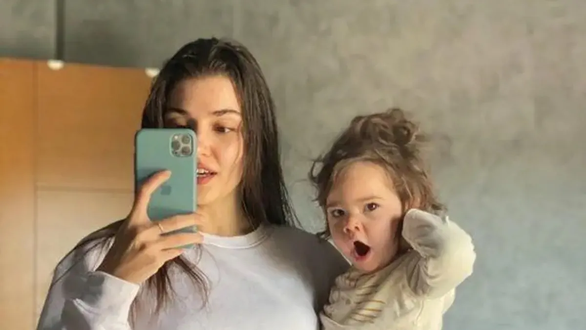 Hande Erçel tatilde de teyzelikten ödün vermedi! Yeğeni Mavi’yi bir an olsun yalnız bırakmadı...