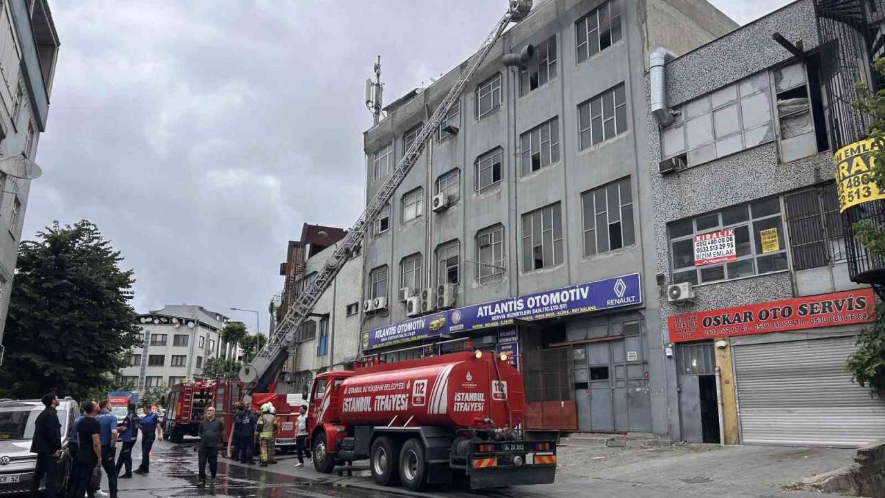 Bayrampaşa’da plastik üretim atölyesinde korkutan yangın