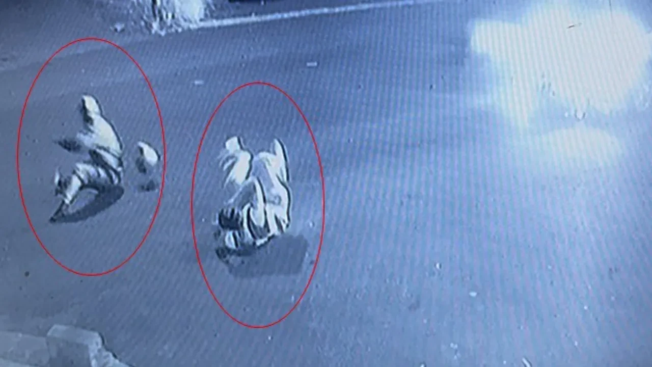 Otomobilin çarpmasıyla motosikletten fırladılar! Tekirdağ'daki kaza anı kamerada