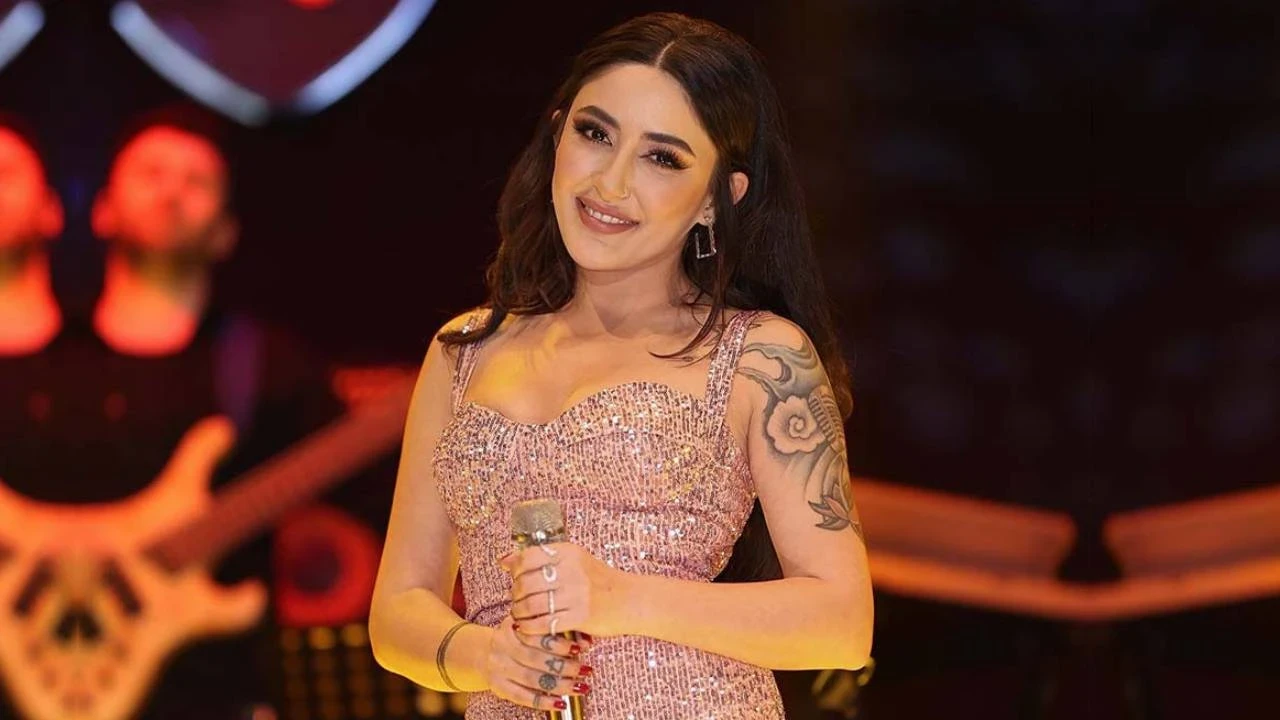 Melek Mosso’dan Cesur Sahne Şovu! Sosyal Medya Sallandı