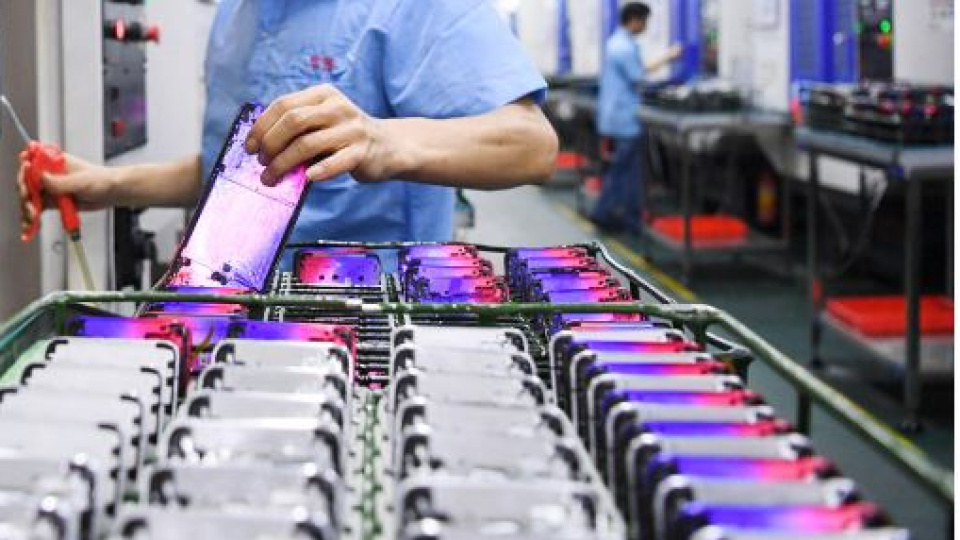 Çip krizi Türkiye’de akıllı telefon fabrikası kapattı