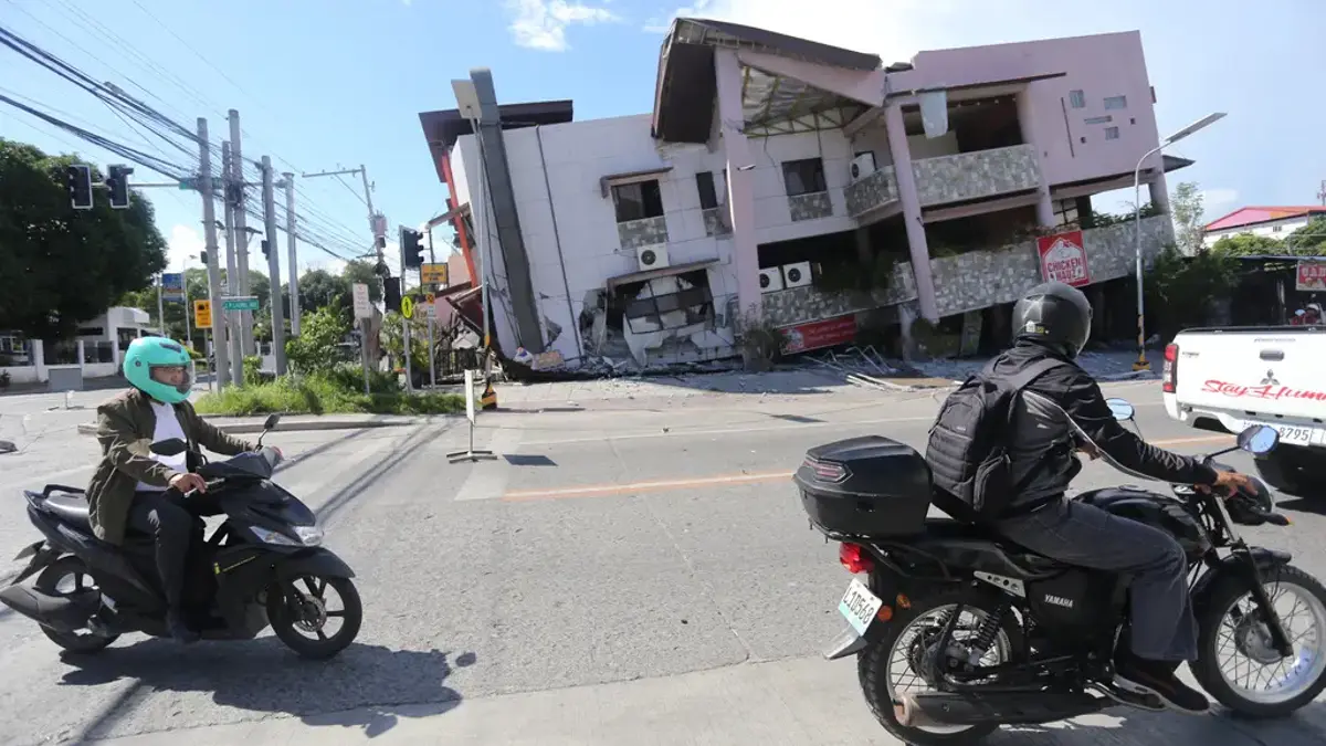 Filipinler’i vuran 7.8 büyüklüğündeki depremde can kaybı 41’e yükseldi