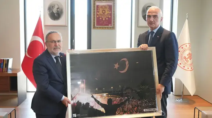 Bakan Ersoy, 15 Temmuz Derneği heyetini ağırladı
