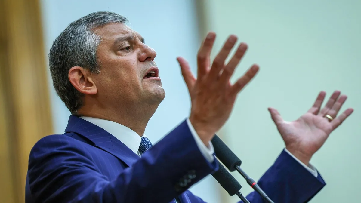 SON DAKİKA… Yeni Parti'nin A Takımı belli oldu! İşte Özgür Özel'in MYK'sı…