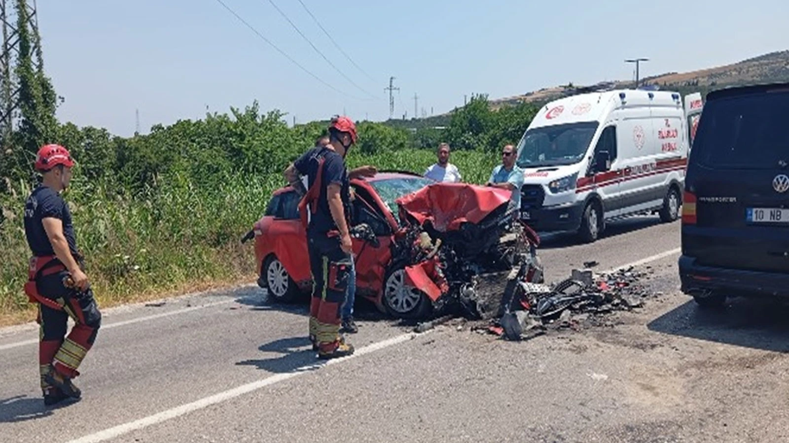 Balıkesir'de feci kaza! Otomobiller kafa kafaya çarpıştı; 1 ölü, 2 yaralı