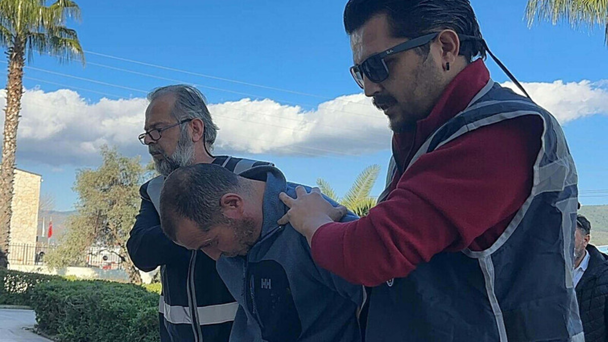 Muğla'da maske takıp pusu kurdu! Boşanma aşamasındaki eşini sokak ortasında katletti…