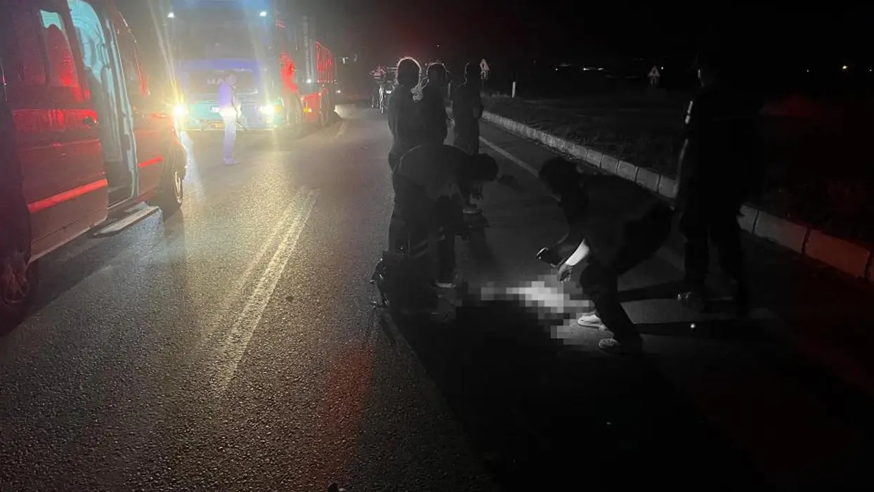 İzmir'de feci olay! Önce tır sonra otomobil çarptı