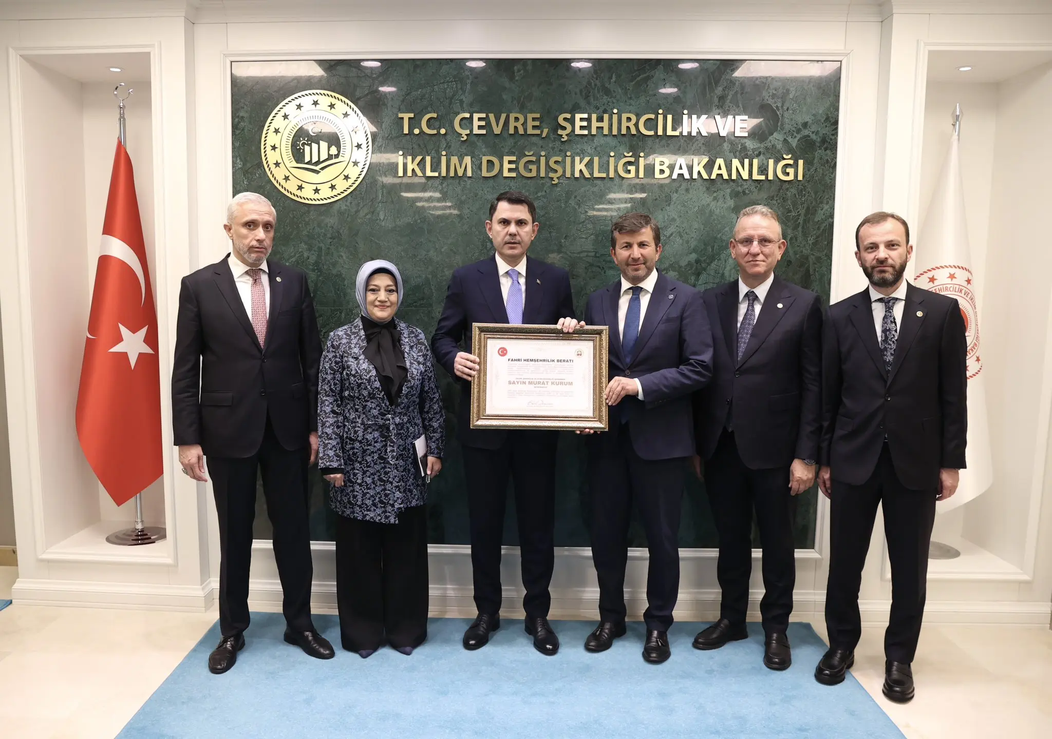 Bakan Kurum bir şehrin daha onursal vatandaşı oldu