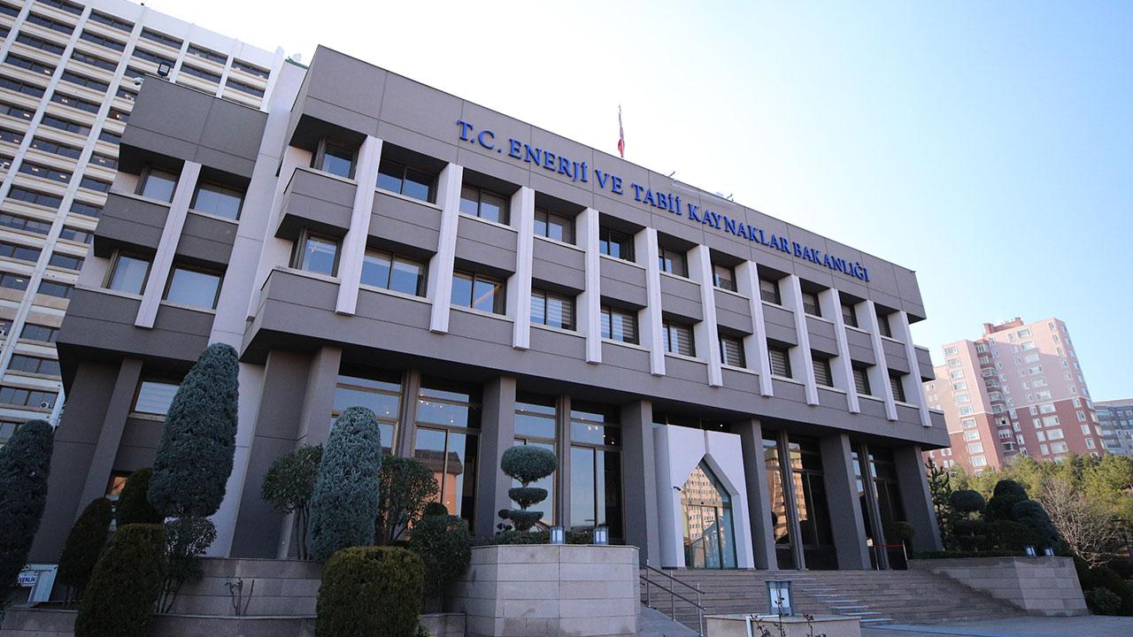 Bakanlıktan üniversite öğrencilerine başarı bursu