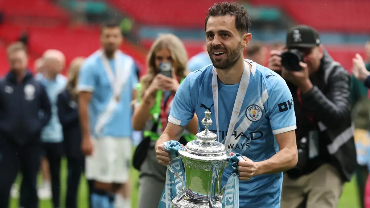 Bernardo Silva kararını erteledi