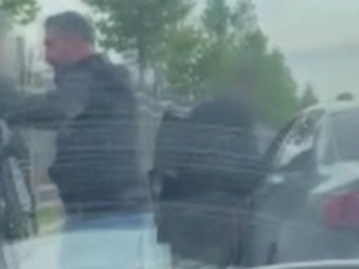Ankara'da önü kesilen sürücü saldırıya uğradı