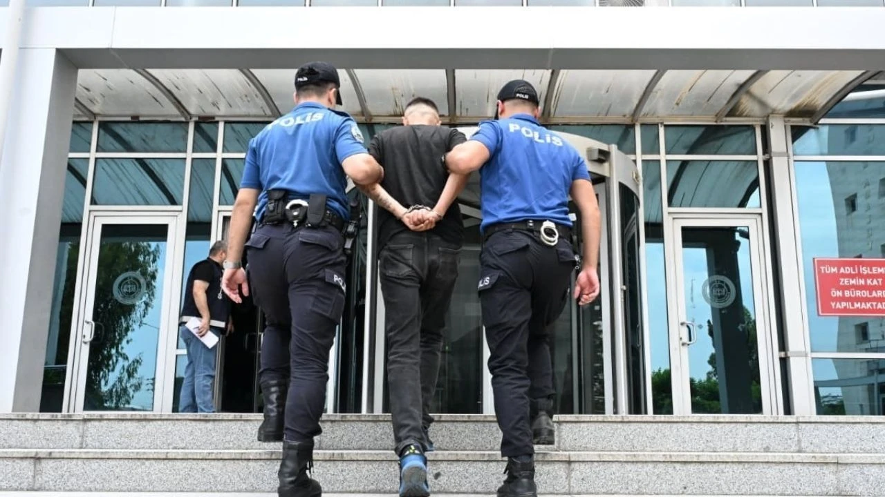 Kırmızı bültenle aranıyordu: Havalimanında yakalandı!