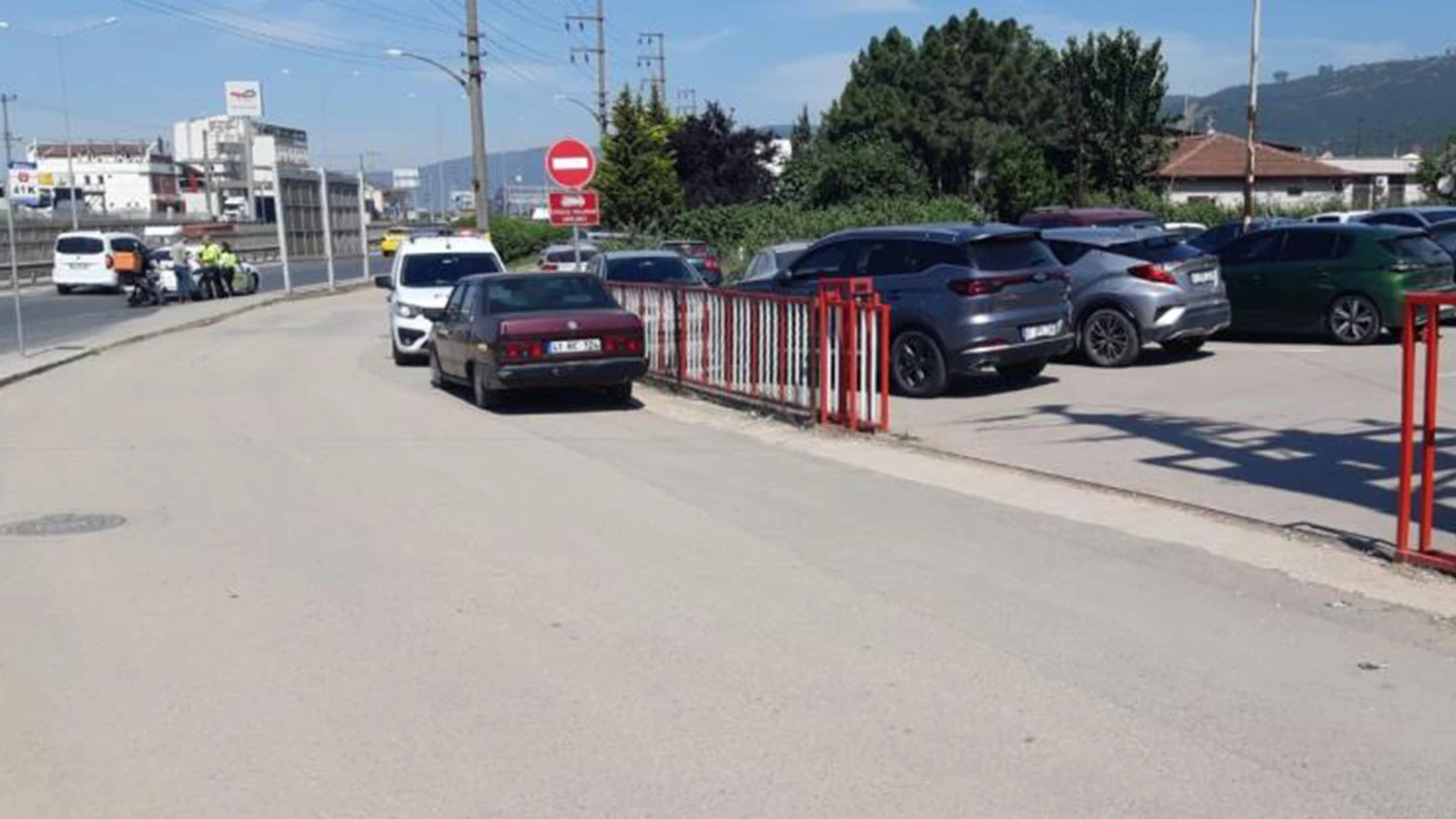 Alacak verecek kavgası kanlı bitti: Hastane önünde tartıştığı kadını bıçakladı