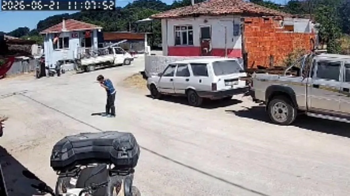 Çanakkale'de gözleri dolduran anlar! Eren'in bayrak hassasiyeti takdir topladı