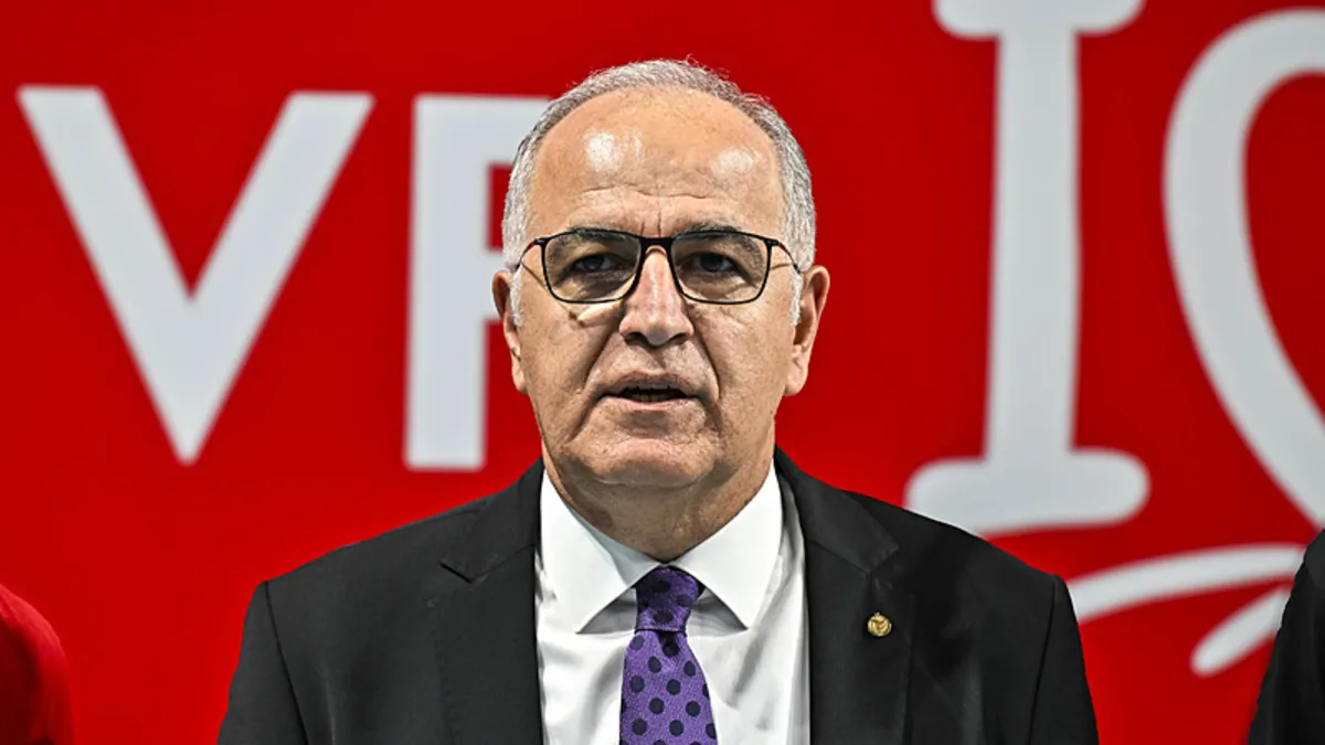 Mehmet Akif Üstündağ: Kadınıyla erkeğiyle Türk voleybolu bu ülkenin gururu olmaya devam ediyor