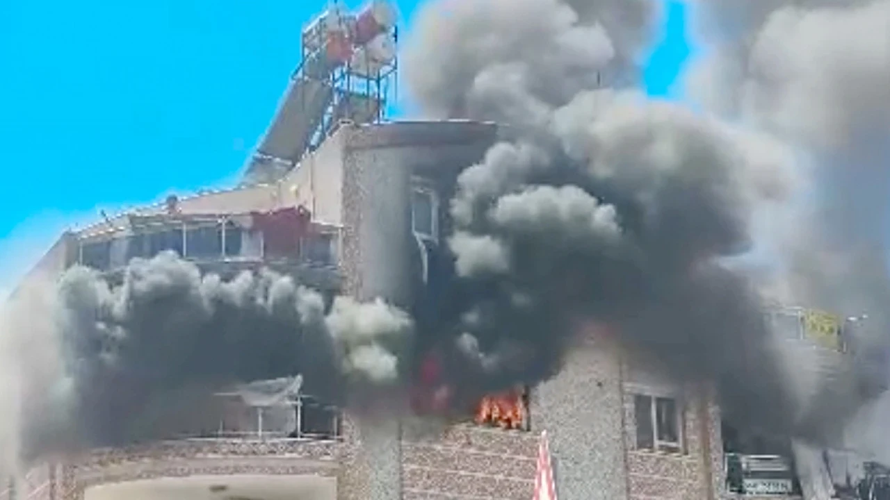 Antalya'da alevler 3’ncü katı sardı: Biri bebek 5 kişiyi itfaiye ekipleri kurtardı