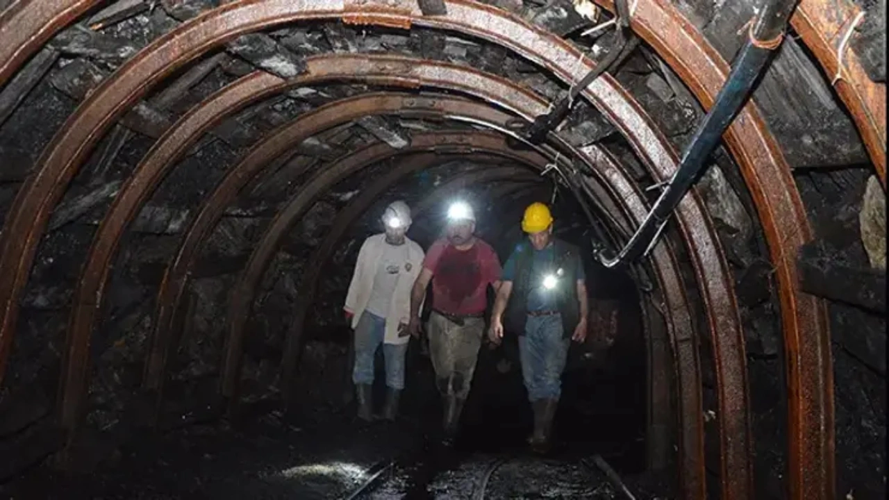 Kapatılan maden ocağının bin 361 işçisi yeni süreci bekliyor