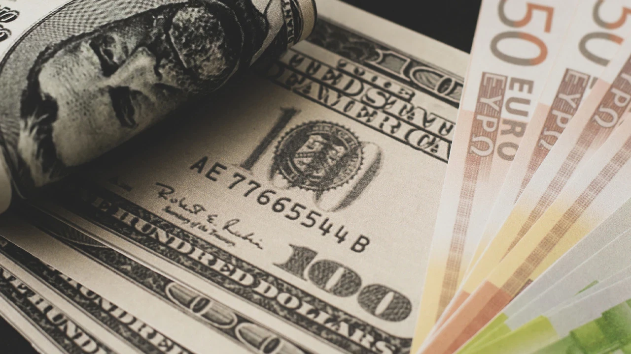 Piyasalarda Yeni Hafta: Dolar Sakin, Euro Yükselişte
