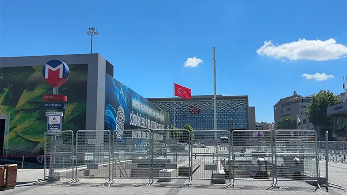 Taksim'deki metro istasyonları ikinci bir duyuruya kadar kapatıldı