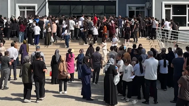 Türkiye genelinde LGS heyecanı başladı: Konya’da polis zamanla yarıştı