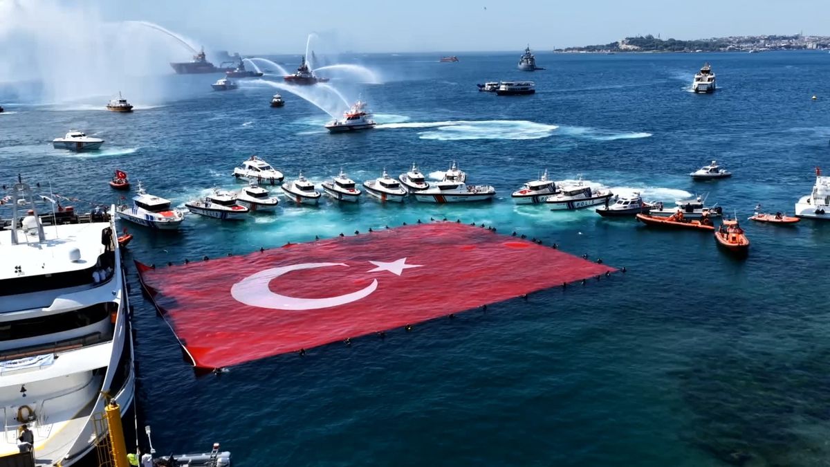 Denizcilik ve Kabotaj Bayramı'nın 100'üncü yıl dönümü İstanbul'da kutlandı /