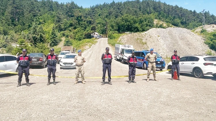 Durdurulmuş maden ocağında göçük: 1 işçi mahsur kaldı