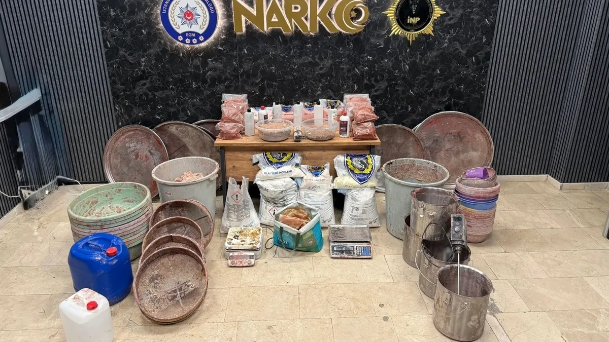 Zeytinburnu'nda uyuşturucu operasyonu: 3 gözaltı