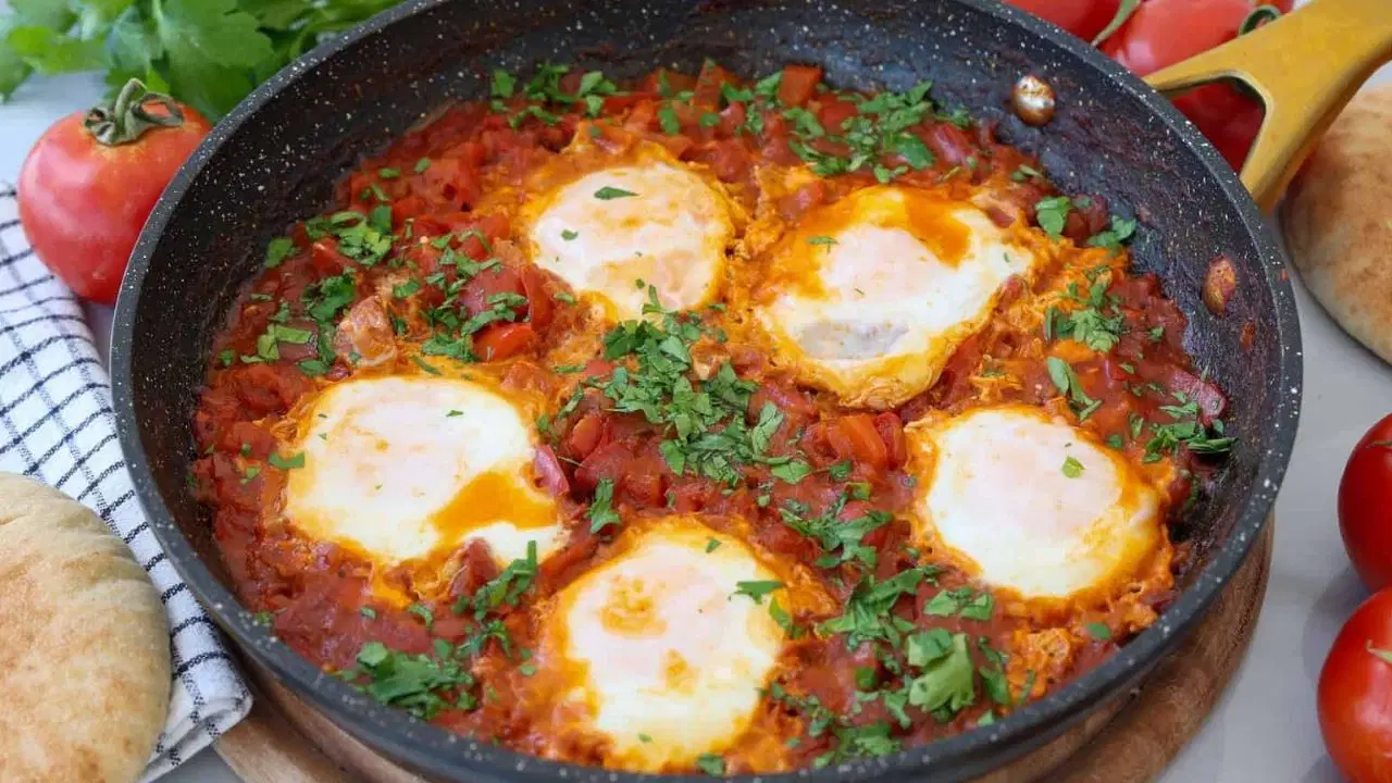 Kahvaltı için alternatif lezzet: Shakshuka tarifi