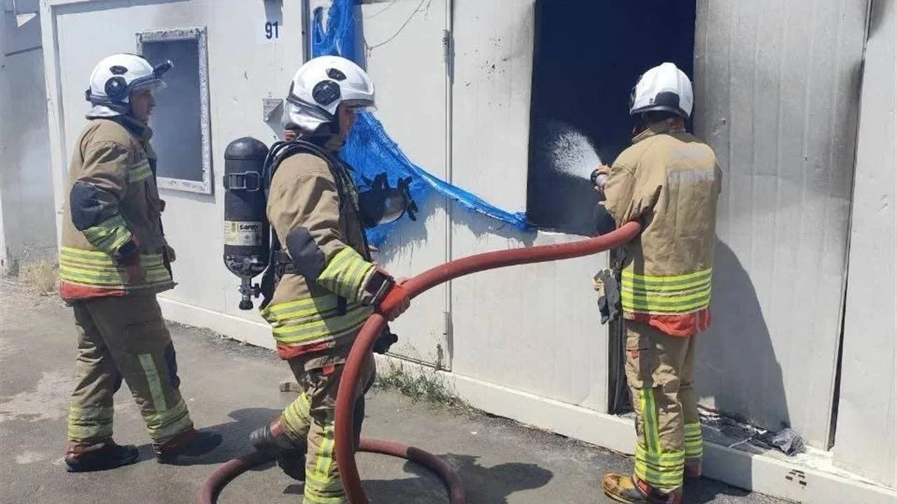 Hatay’da yangın paniği: Konteyner kenti alevler sardı