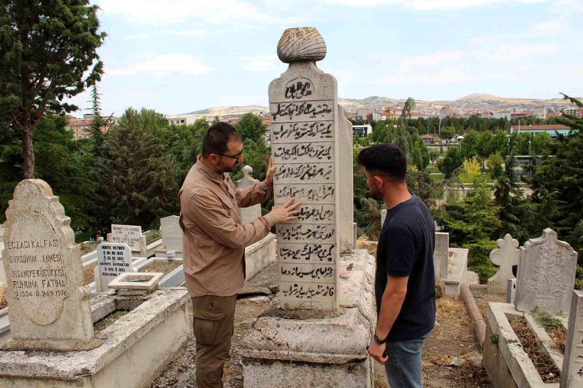Çorum'da tarihi mezar taşları dijital ortama aktarılıyor