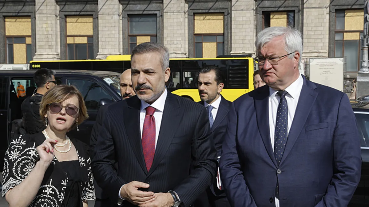 Bakan Fidan, Ukrayna’da Bağımsızlık Meydanı’nı ziyaret etti!