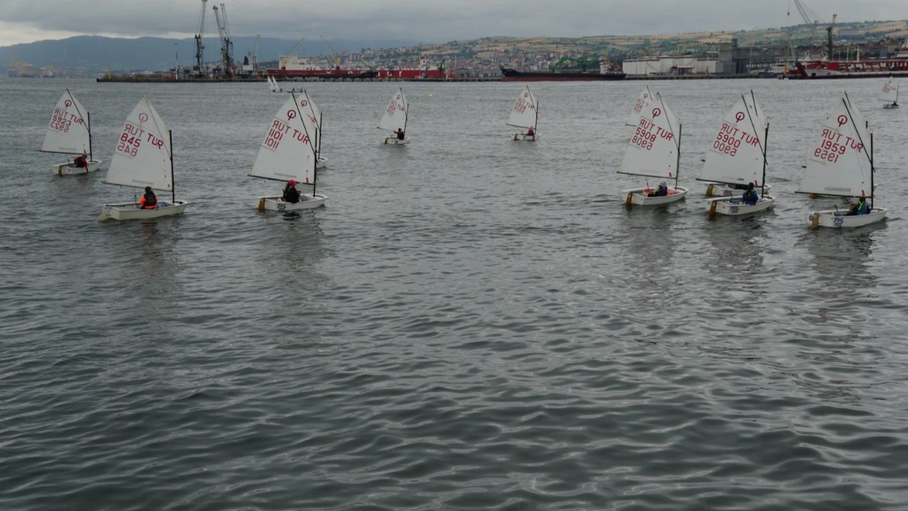 Tekirdağ’da Rakoczi Kupası Yelken Yarışı: Kiraz Festivali’nde 21 Sporcu Madalya İçin Yarıştı