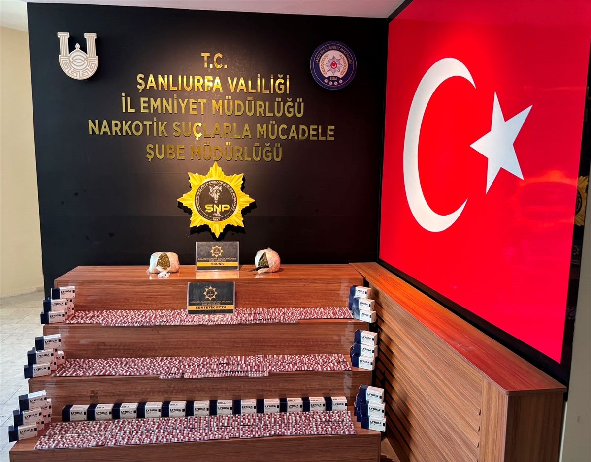 Şanlıurfa'da yolcu otobüsünde 2 bin 716 sentetik ecza hap ele geçirildi